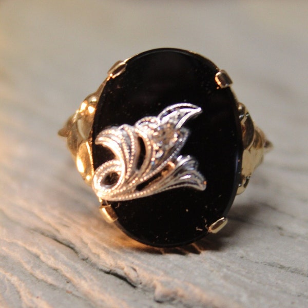 1960's Vintage 10k Solid Gold Onyx Diamond Ring 2.4 Grams Size 5 Large Deco Gold Ring 10K Yellow Gold Onyx Ring Vintage Onyx solid Gold Ring