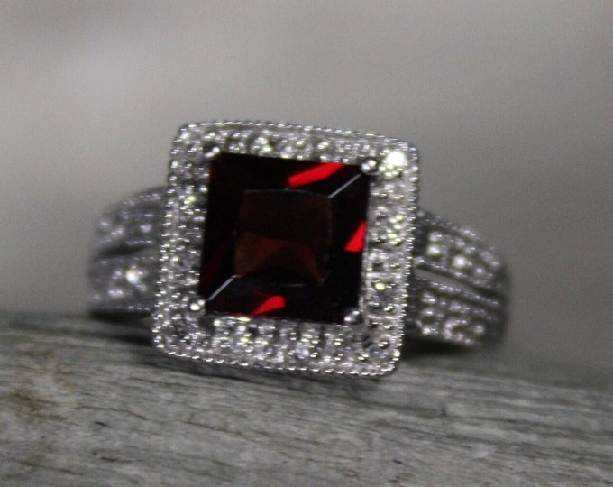 1980's Vintage Garnet Diamond Ring 10K Gold Diamond Ring 3.4 Grams Size 5 Garnet Diamond Engagement Ring Vintage Gold Ring Diamond Garnet