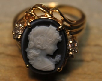 1980s Vintage 10k Solid Gold Blue Cameo & Diamond Ring 4.7 Grams Size 7 Cameo Gold Ring Yellow Gold Diamond Rings Vintage Cameo Gold Rings