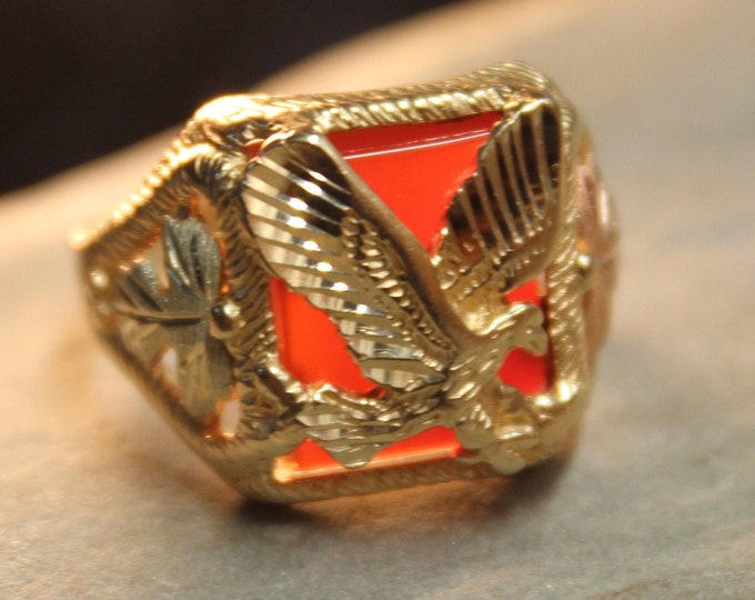 1980's Vintage Man 10K Solid Gold Eagle Ring Man Eagle Garnet Ring Mans Ring 5.1 Grams Size 7 Mans Eagle Ring Man 10K Garnet Ring Gold man