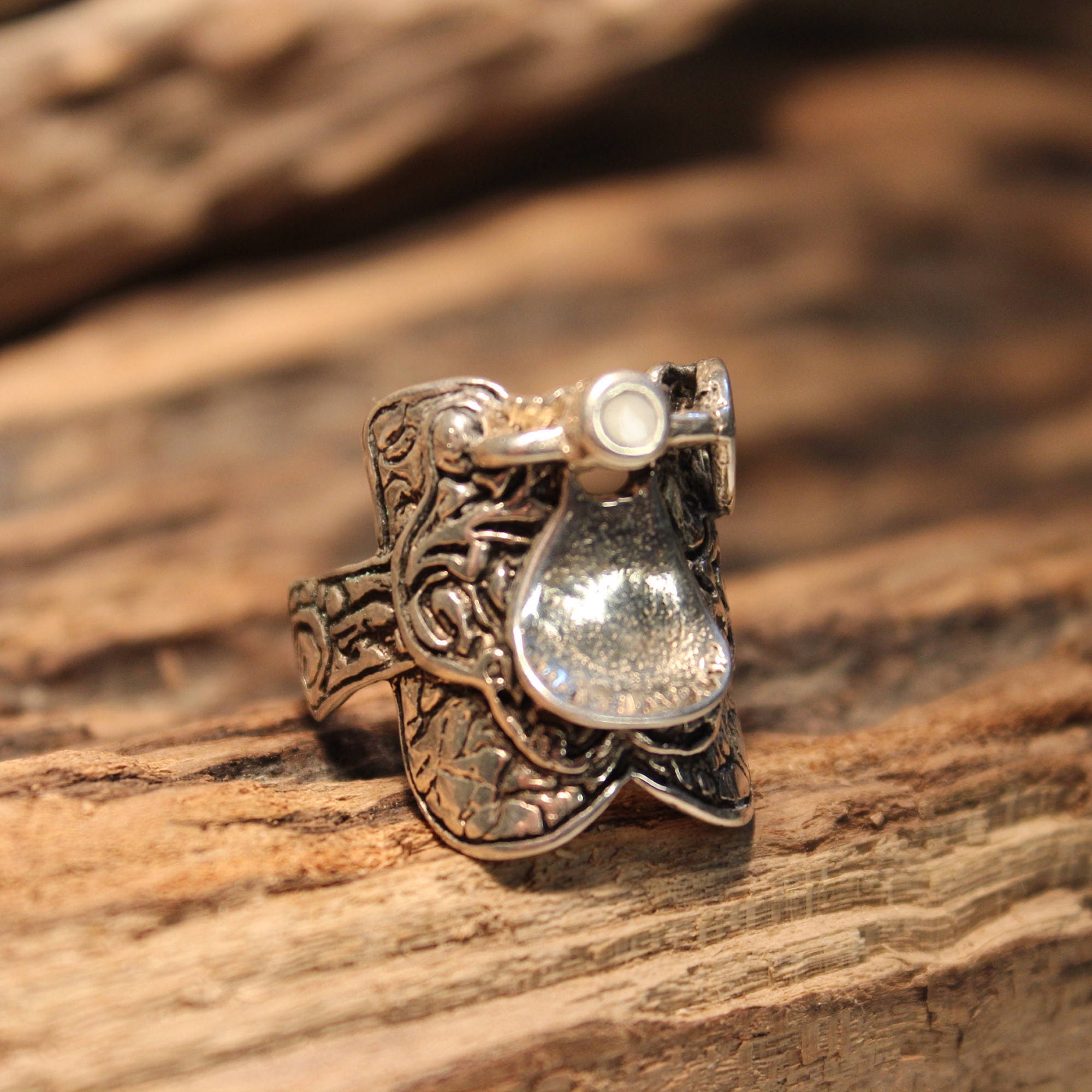 Vintage Southwestern Mens Saddle Ring MOP Silver Ring Size 10 weight 9.