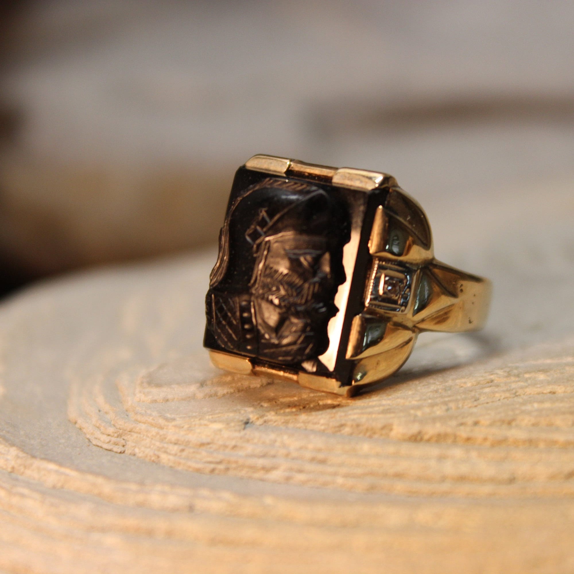 Gold ring shop with roman soldier