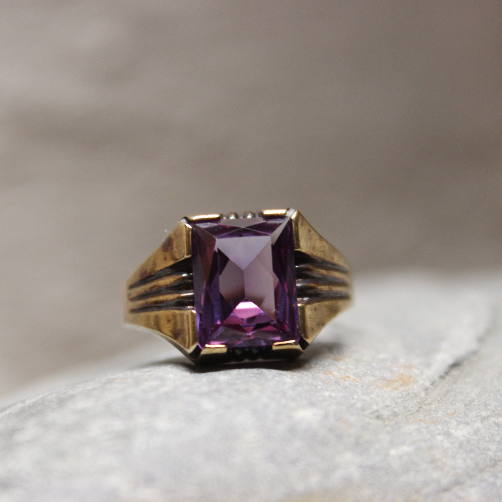 Vintage Gold Color Change Purple Sapphire Mens Signet Ring – Boylerpf