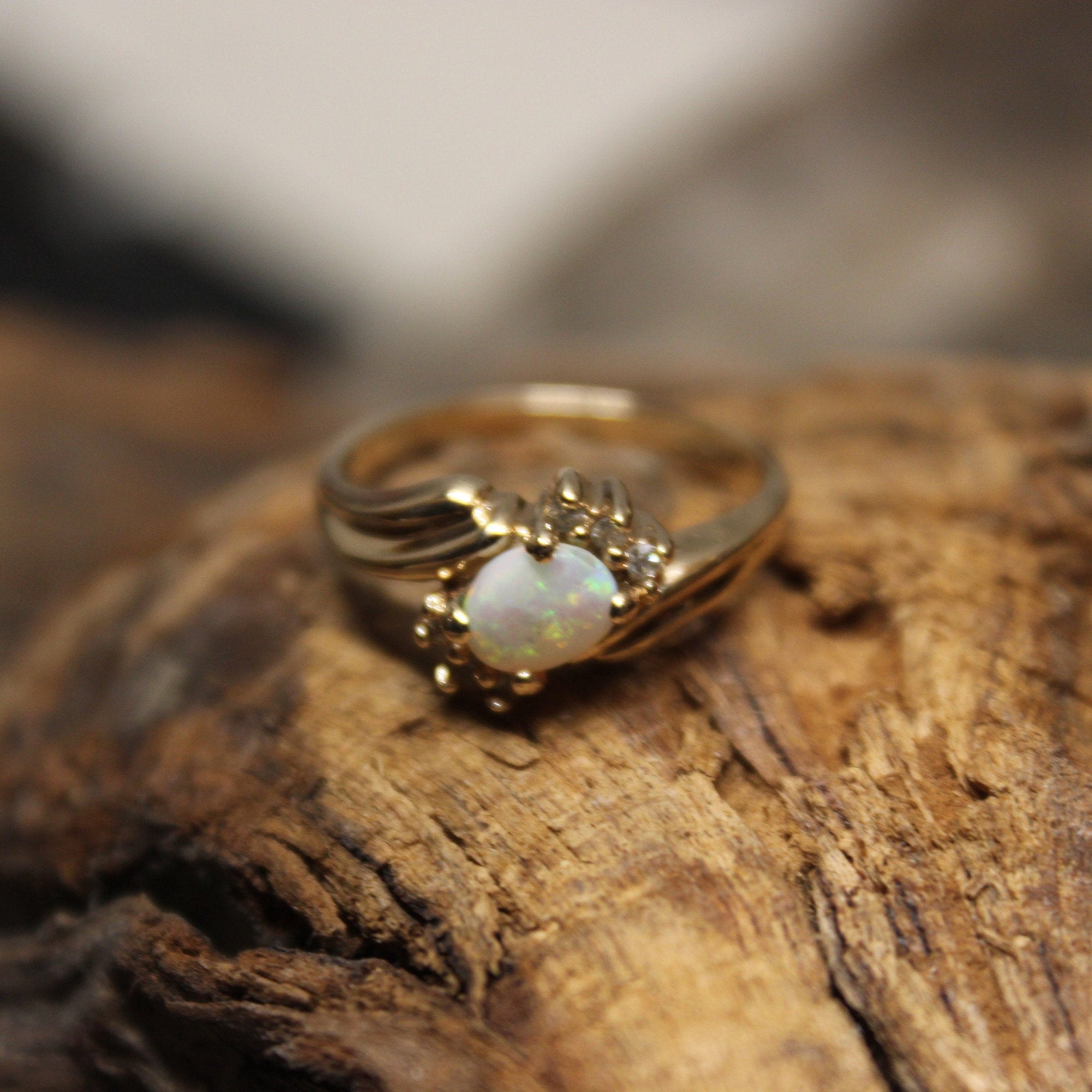 1990's Vintage 10k Solid Gold Opal & Diamond Ring 2.8 Grams Size 6