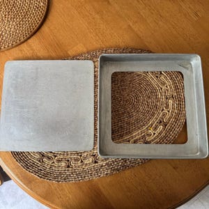 Vintage Aluminum Shallow Cake Pan 9.25&quot; Removable Bottom Universal LH&C #499