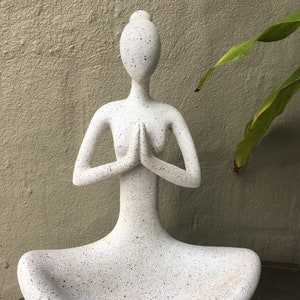 Yoga Lady Ornament Figurine Home Indoor / Outdoor Buddha Statue - Grey flecked
