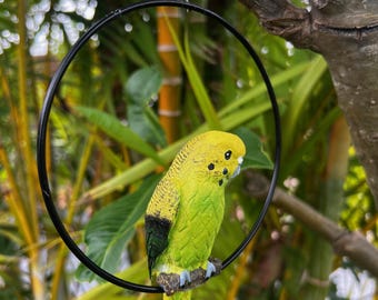セキセイインコの吊り下げ式ガーデンオーナメント（直径12.5cm、金属製