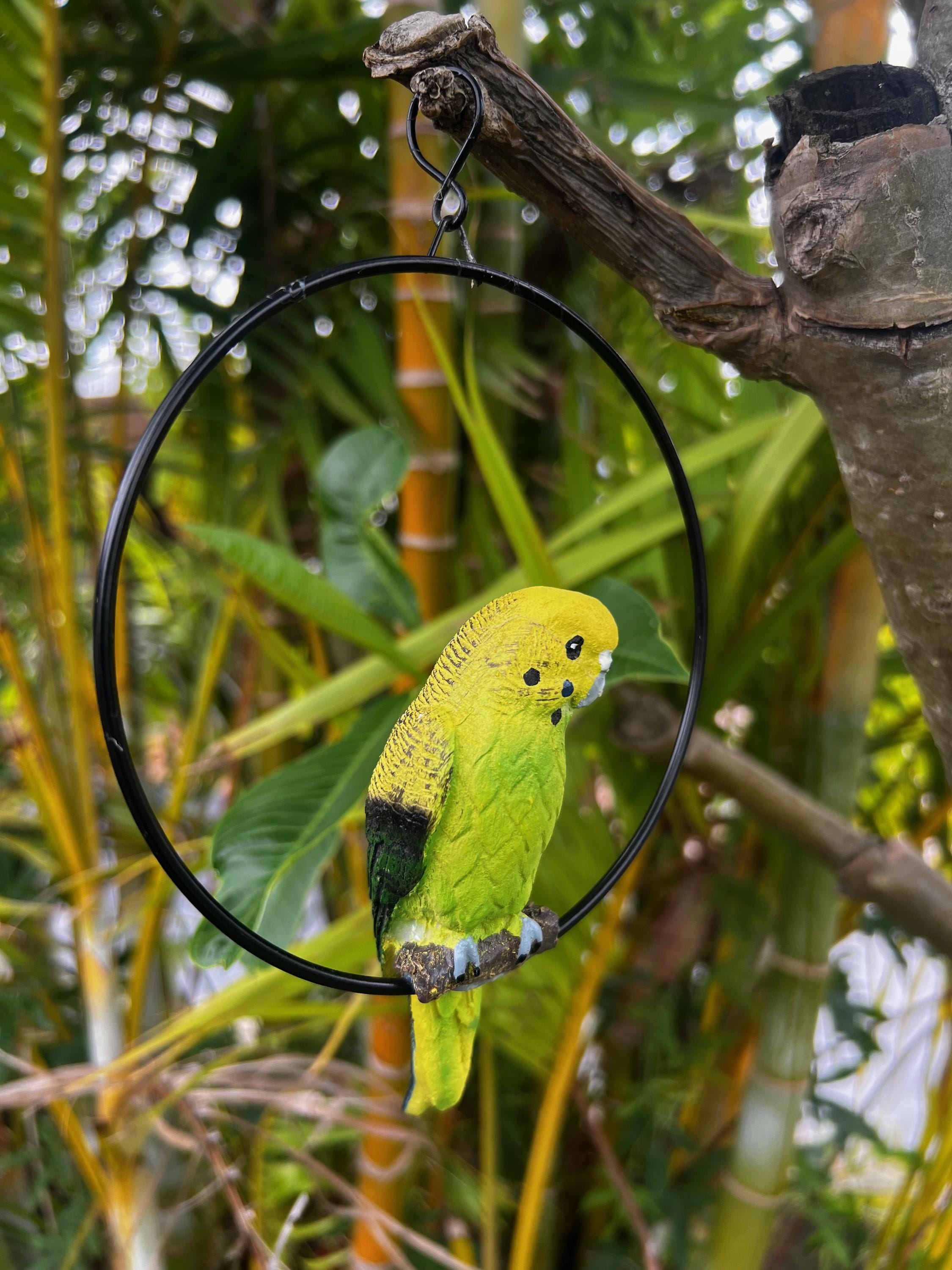 セキセイインコの吊り下げ式ガーデンオーナメント（直径12.5cm、金属製 