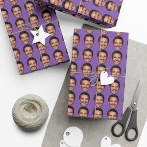 Petro Pascal Geschenkpapiere Lila
