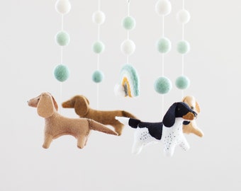 Móvil para cachorro de perro salchicha: decoración de guardería de arcoíris de lana hecha a mano