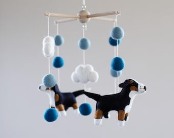 Mobiel Berner Sennenhond: handgemaakt wolvilt kinderkamerdecoratie