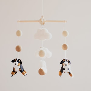 Mobile per neonati con cani da montagna bernesi e nuvole, decorazione per la cameretta dei bambini, mobile per cani maschi o femmine, regalo per amanti degli animali, regalo per baby shower