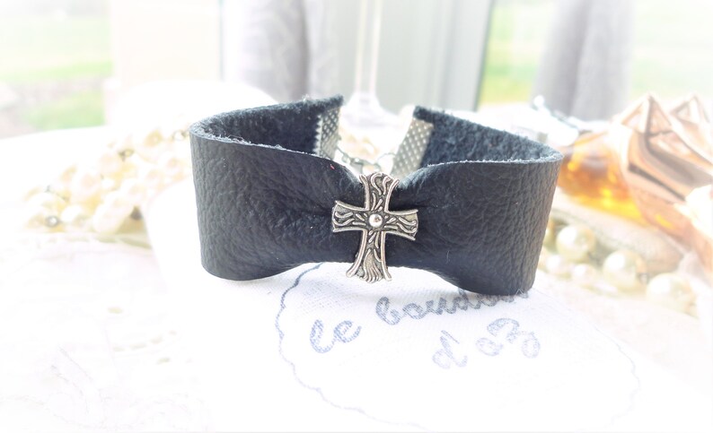 ruban bijoux gothique bijoux croix noir bracelet manchette cuir cuir