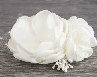 Ivory Bridal Flower - Ivory Fascinator - Bridal Hair Flower - Bridal Hair Comb - Flower Hair Comb - Ivory Hair Flower - Bridal Hairpiece