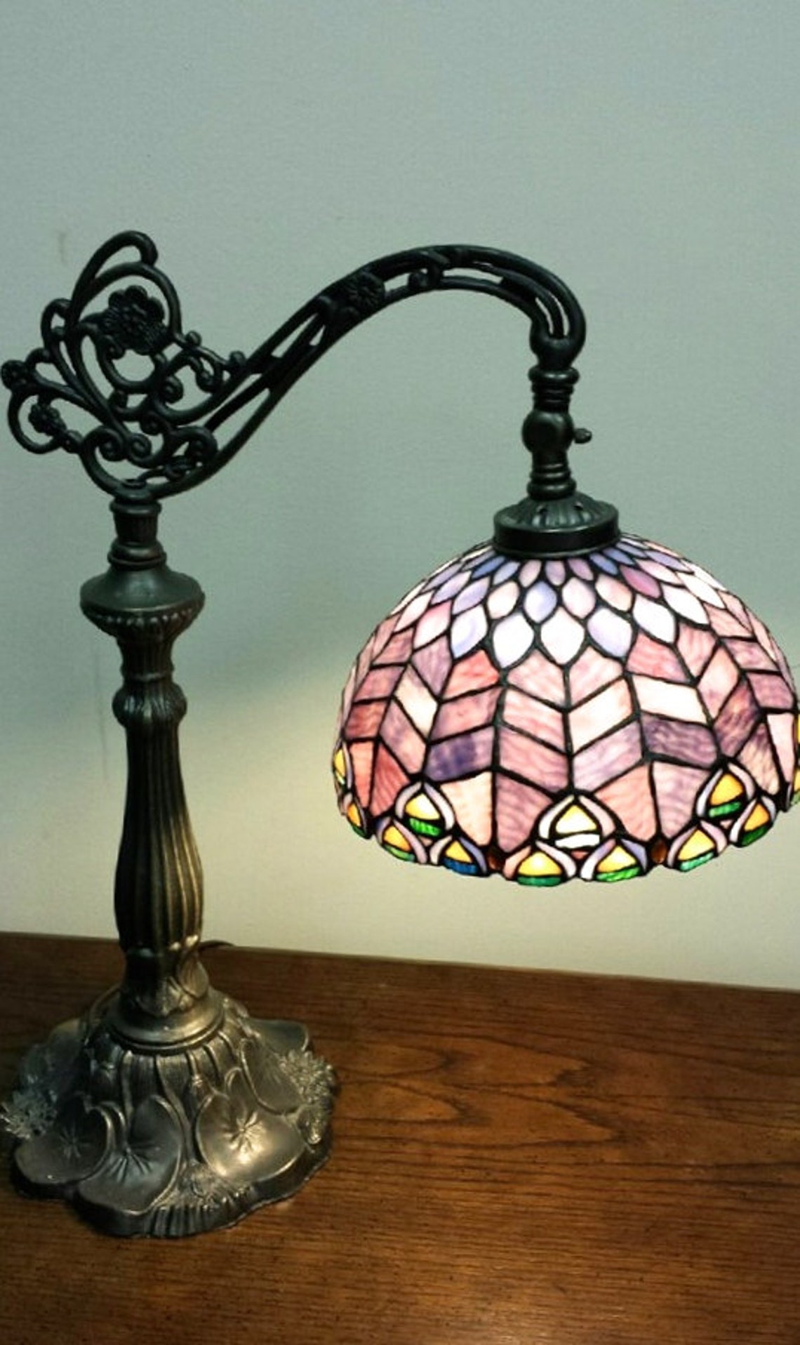 Tiffany Style Decorative Stained Glass Bridge Table Lamp / Water Lily