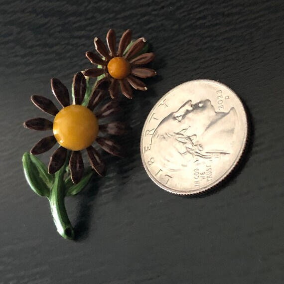 Vintage Daisy Pin - Sunny Yellow and Brown - Meta… - image 5