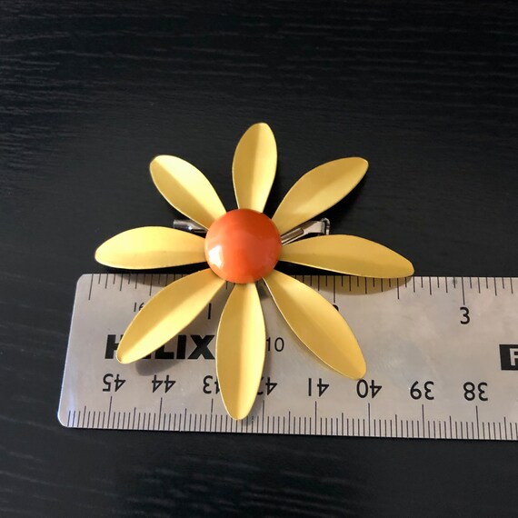 Vintage Daisy Pin - Sunny Yellow and Orange - Met… - image 4
