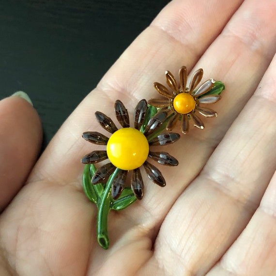 Vintage Daisy Pin - Sunny Yellow and Brown - Meta… - image 3