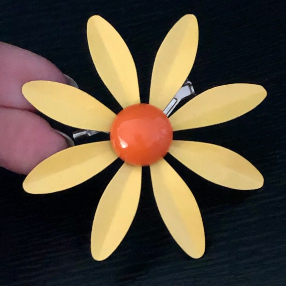 Vintage Daisy Pin - Sunny Yellow and Orange - Met… - image 10