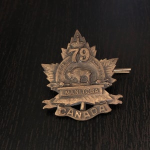 WW1 Military Cap Badge - Manitoba Canada Overseas Battalion 79 - Maple Leaf - Buffalo - 1915 1915 1917