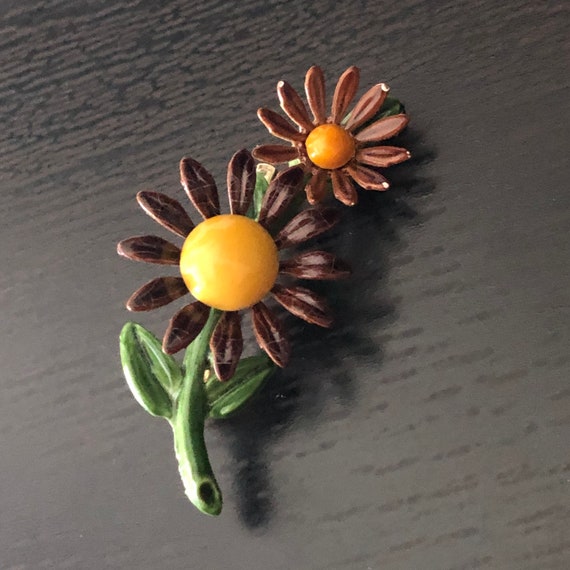 Vintage Daisy Pin - Sunny Yellow and Brown - Meta… - image 1