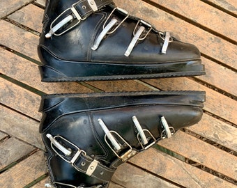 Vintage 1960s Italian Munari Leather Buckle Ski Boots 1960s Size 8.5