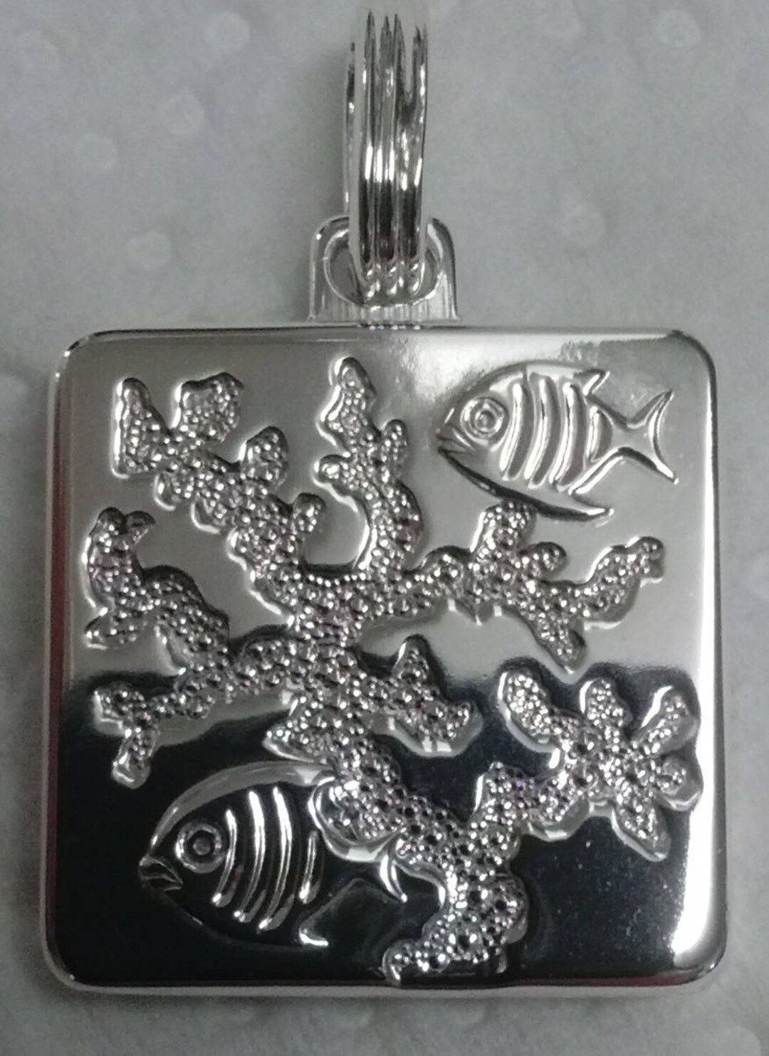 Collier argenté pendentif pour Femme : Poisson - Retour de plage
