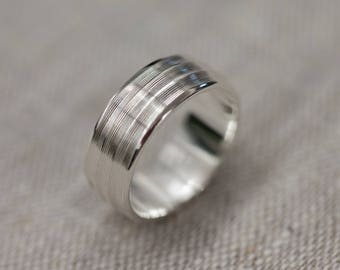 Nouveauté bague finement rainurée en argent massif largeur 7,5mm, made in France