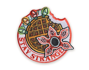 Stay Strange RUN-wafelgeborduurde opstrijkpatch