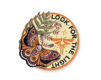 Zoek naar de lichte Firefly-strijkpatch