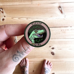 Spilla smaltata Jurassic Clever Girl Dinosaur