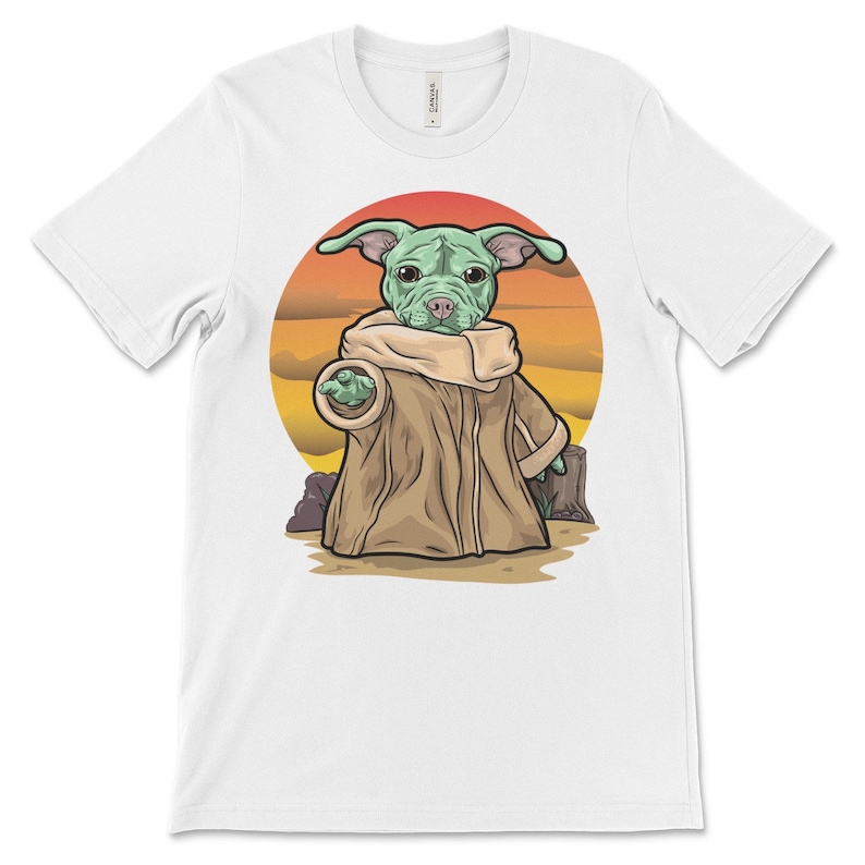 Puede incluir: Camiseta blanca con una imagen de dibujos animados de un perro verde con una t&uacute;nica marr&oacute;n, de pie frente a una puesta de sol.