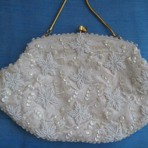 La Regaleのゴージャスなビーズとスパンコールのイブニングバッグ