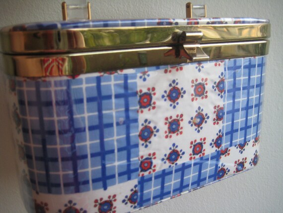 Most Adorable Blue Metal Box Bag! - image 2