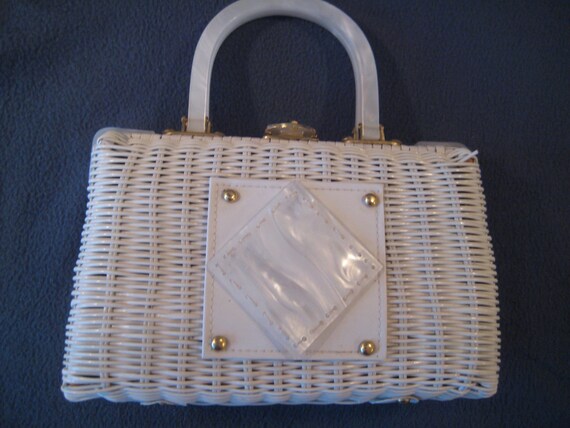 VTG Wicker with Pretty White Lucite Trim