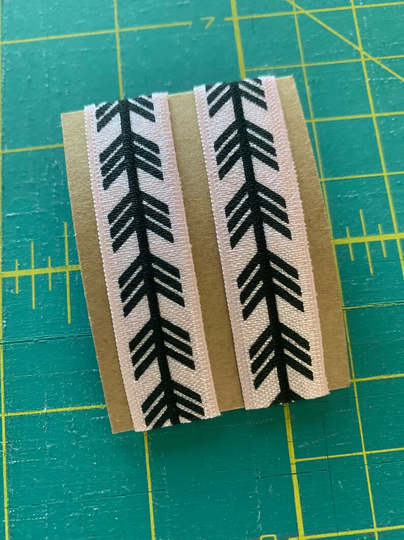 Sleeve bands t-shirt scrunchies light pink arrow T-shirt clips sleeve ties sports ties Sleeve clips sleeve scrunchies T-shirt bands