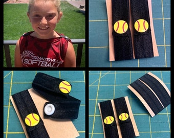 Sleeve clips, Sleeve bands, T-shirt bands, T-shirt clips, sleeve ties, sports ties, sleeve scrunchies, softball snap w black band