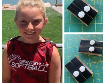 Sleeve clips, Sleeve bands, T-shirt bands, T-shirt clips, sleeve ties, sports ties, sleeve scrunchies, t-shirt scrunchies, soccer, shirt tie