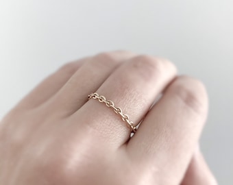 Anillo de cadena chapado en oro: anillo apilable con eslabones móviles
