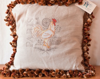 Couverture d’oreiller de coq parisienne brodée, garnie dans la coordination des Pom Poms; Décor de cuisine, décor de chambre de famille, décor de nook de petit déjeuner