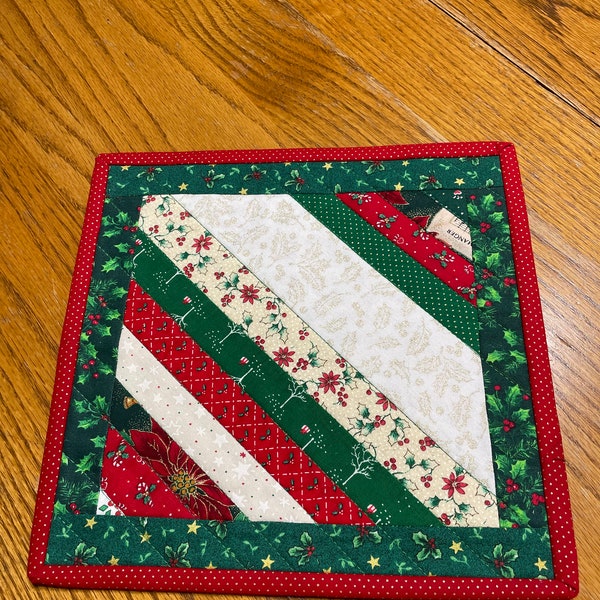 Christmas  mini table topper, Christmas mug rug, Christmas snack mat, Christmas candle mat Item #73