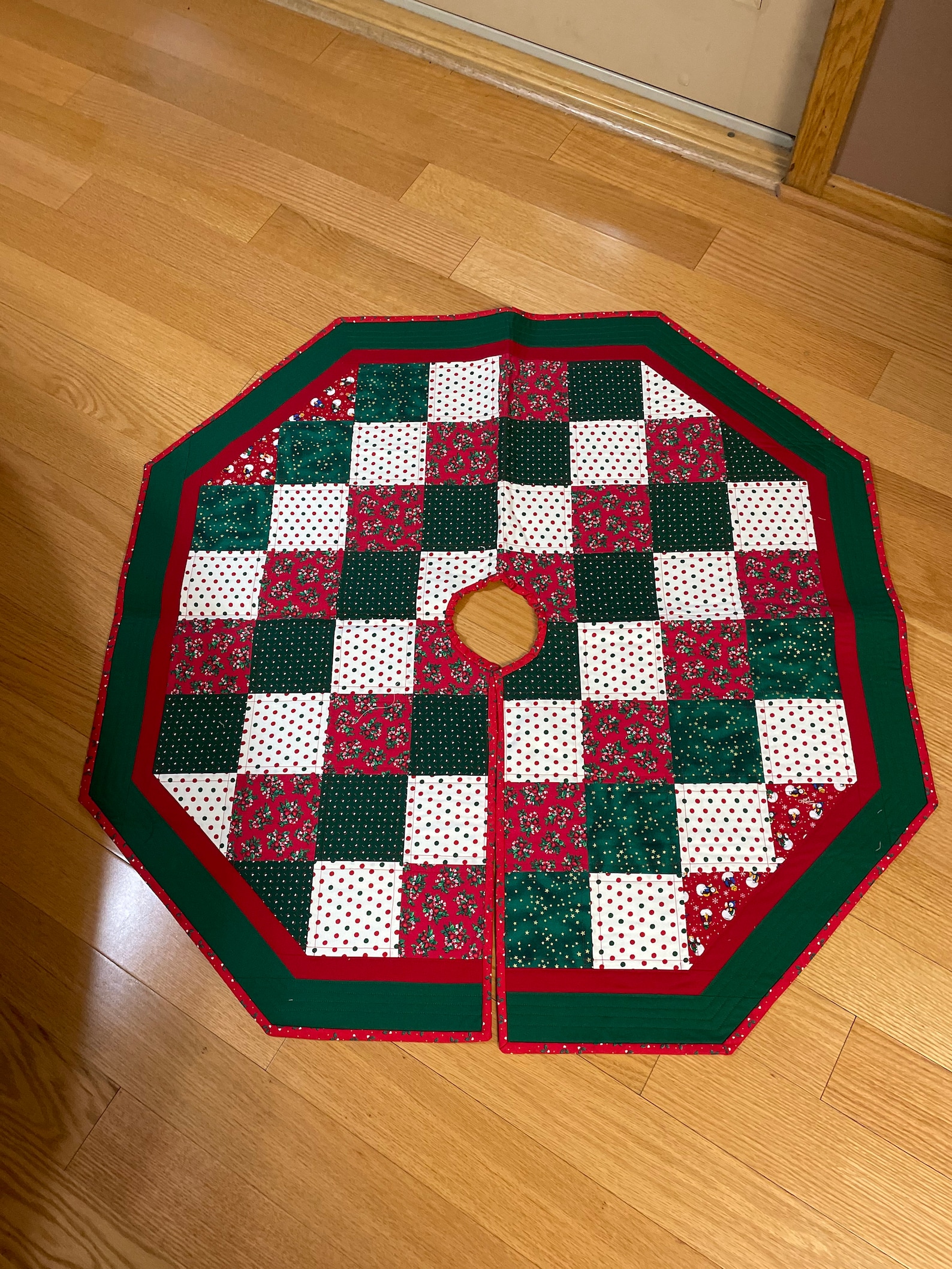 Christmas Tree Skirt, Quilted Christmas Tree Skirt, Xmas Tree Skirt