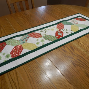 Christmas table runner, holiday table runner, Christmas table topper, Red green table runner, Christmas decorations, Item #490