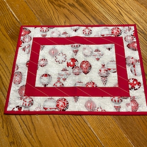 Ornament table topper, ornament table mat, holiday table topper, Christmas centerpiece, Christmas decor, Christmas candle mat, Item #851