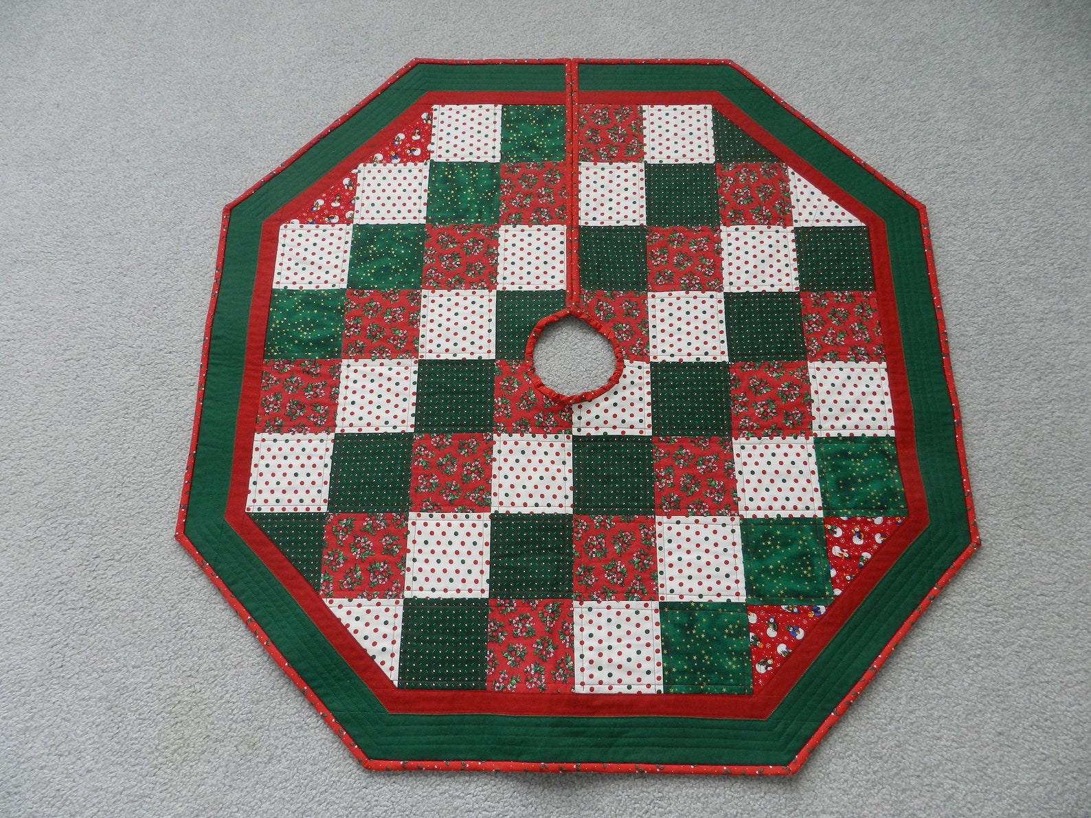 Christmas Tree Skirt, Quilted Christmas Tree Skirt, Xmas Tree Skirt
