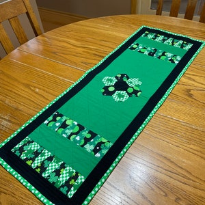 Irish table runner, St. Patrick&#39;s Day table runner, Green table runner, Shamrock table runner, Clover table runner Item #241