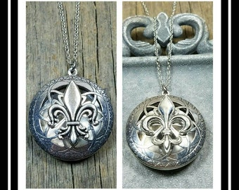 Hammered Fleur-de-lis Aromatherapy Diffusing Locket Necklace/Essential-Oil Diffusing Locket Necklace / EO Locket /EO Diffuser / aromatherapy