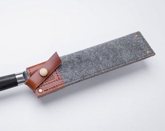 Bread Knife Sheath – Custom-Fit Merino Wool Cover with Full-Grain Leather