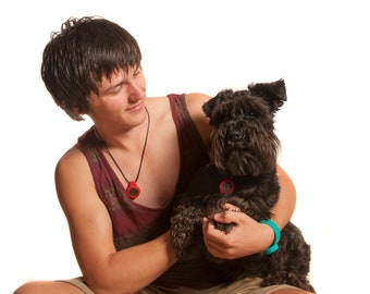 Nu-Me Natti EMF Schutz Anhänger. Nu-Me Technologie für Katzen, Hunde und andere Haustiere. Pelzig EMF Schutz und Immunsystem Unterstützung