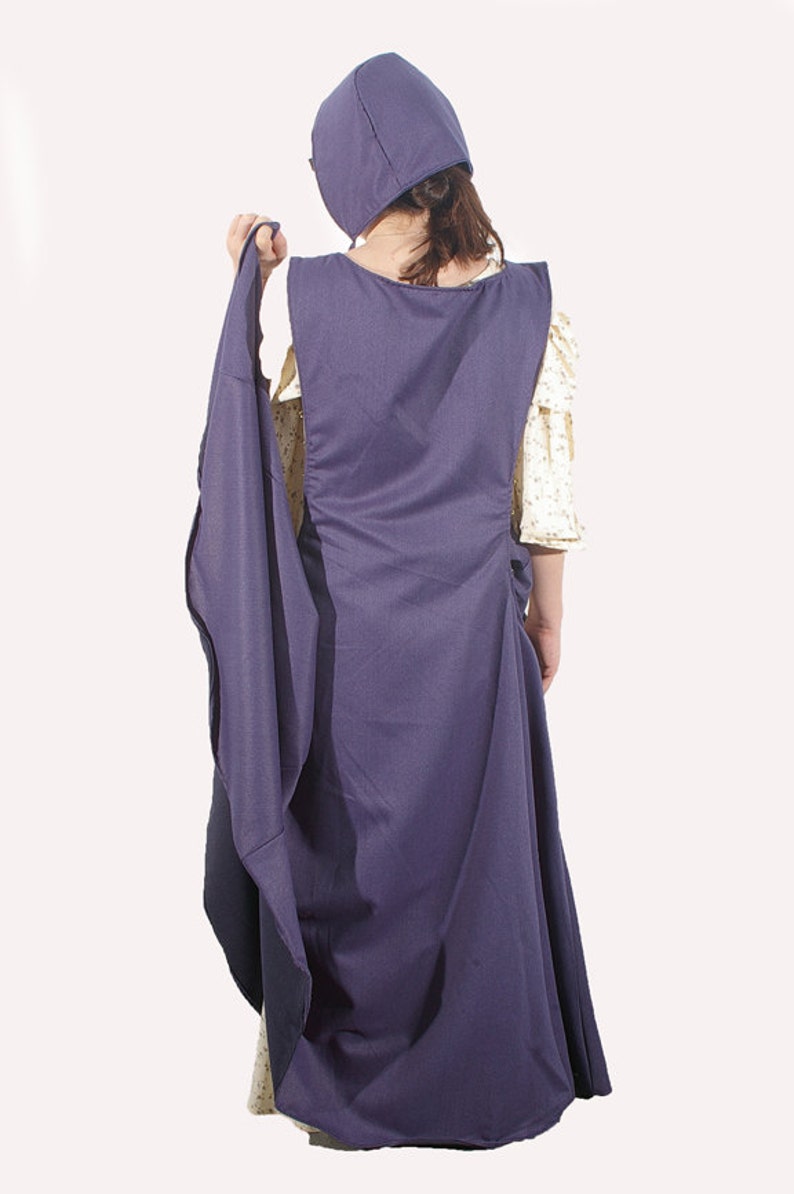 Medieval Women Clothing, Blue Sideless Surcoat Floral Gown Headdress